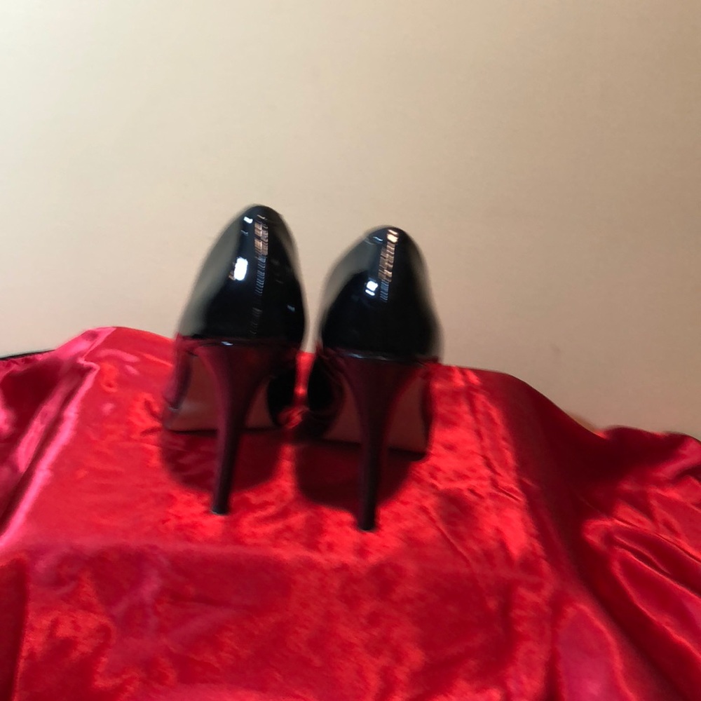 High Heels - Picture 3 of 5